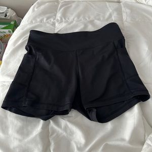zyia biker shorts with pocket!